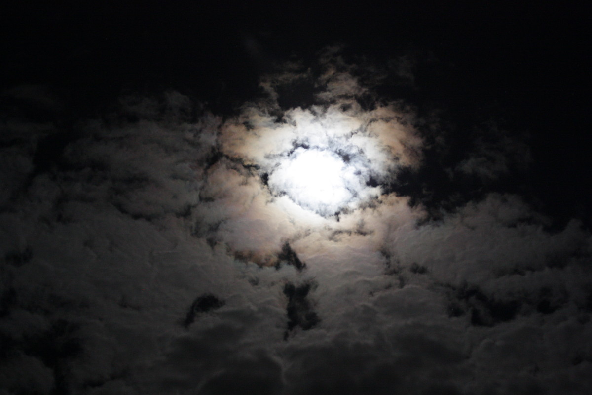 MH-Foto-Mond und Wolken am 24.12.2015 Copyright